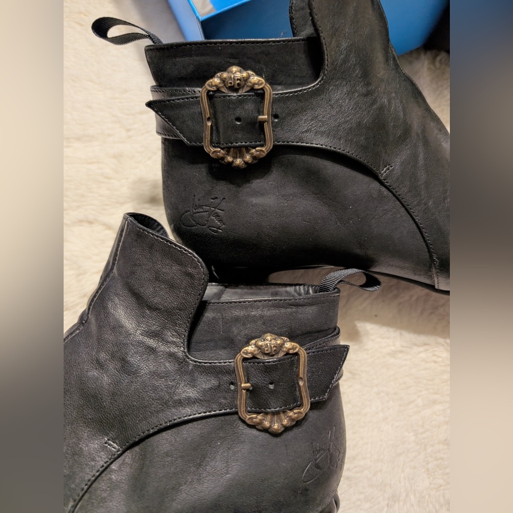 John Fluevog Firefly Lucidota Black Leather Ankle Boots. Unique Heel. Size 9 - Picture 9 of 14